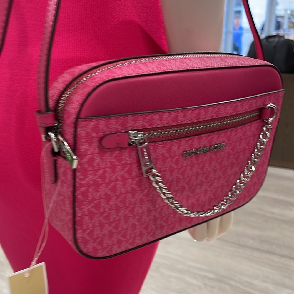 Michael Kors Jet Set Large Signature Logo Chain Crossbody Bag
Dragonfruit NWT - Picture 9 of 16